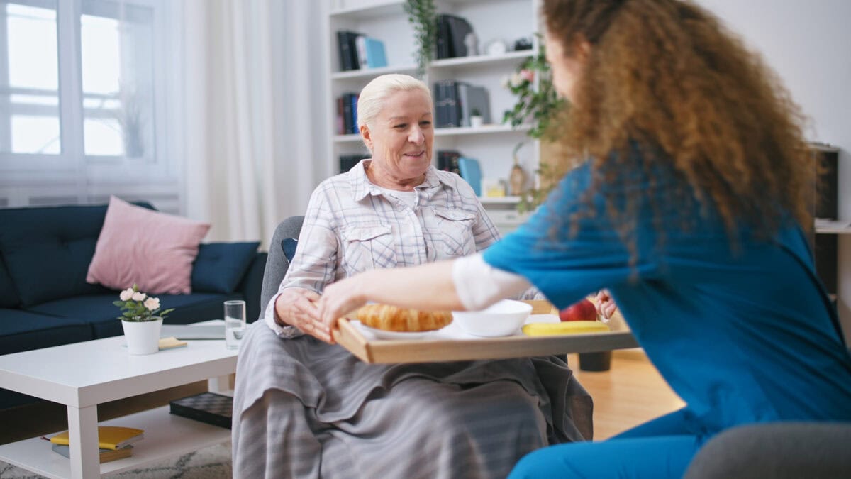 How In-Home Caregivers Help Seniors Build Healthier Eating Habits